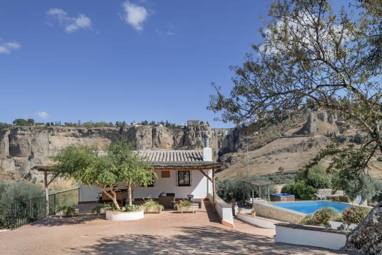 Country House 'El Puente Ronda' with Lake View, Wi-Fi and Air Conditioning in Ronda