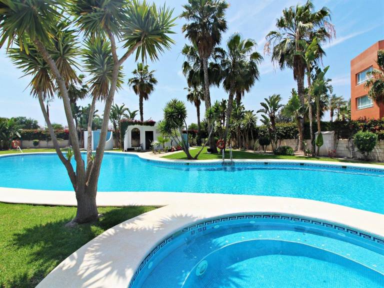 Holiday apartment with patio & pool — photo 2