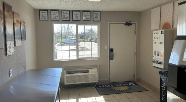 Days Inn by Wyndham Turlock — photo 4