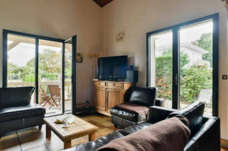 Fully equipped nice villa with barbecue, heated pool & garden | Pool view | Close to the beach | Pet-friendly — photo 5
