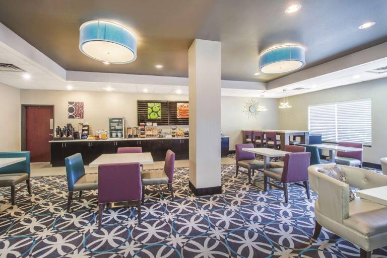 La Quinta Inn & Suites by Wyndham Oklahoma City -Yukon — photo 4