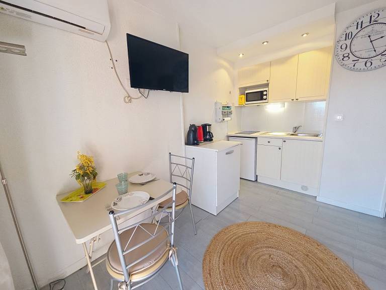 Holiday apartment with terrace — photo 4