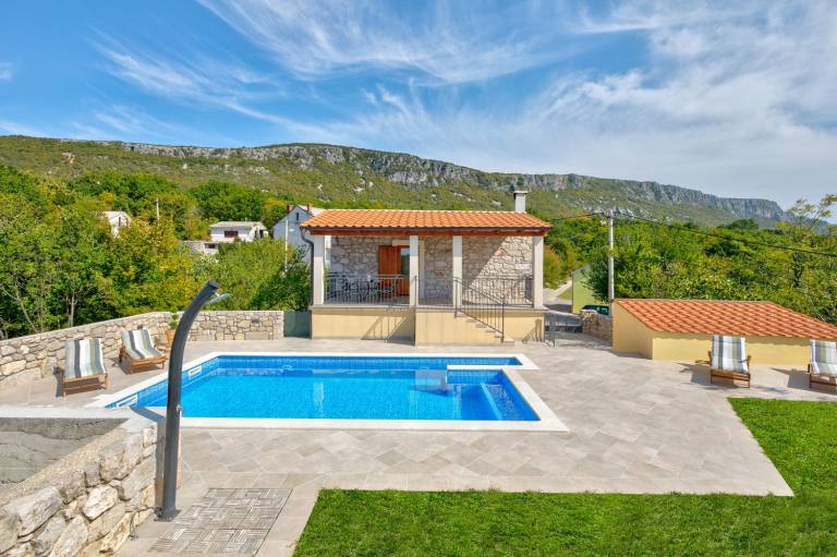 Fully equipped beautiful vacation home with garden, terrace & BBQ | Beach view | Suitable for remote work | Pet-friendly — photo 3