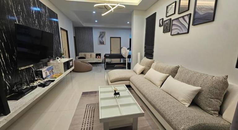 Villa with barbeque, patio & private pool | Perfect for remote work — photo 2