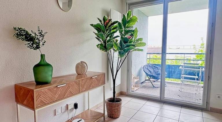 Apartment with pool — photo 3