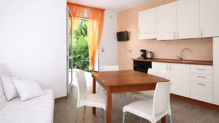 Rental apartment with garden — photo 3