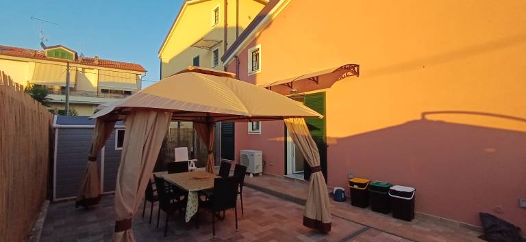 Villa with yard — photo 3