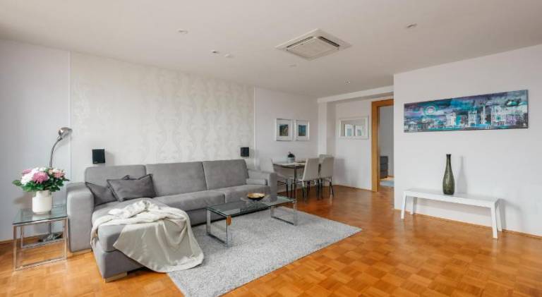 ROY 2BR Apt with Prague Castle View, Parking & AC by EasyBNB Premium in Prague