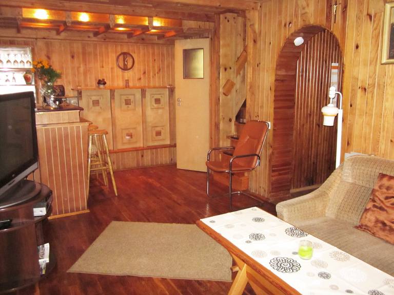 Vacation home with yard & barbecue — photo 3