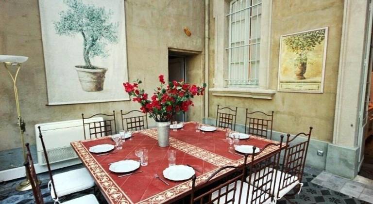 Apartment | Next to Popes' Palace — photo 4