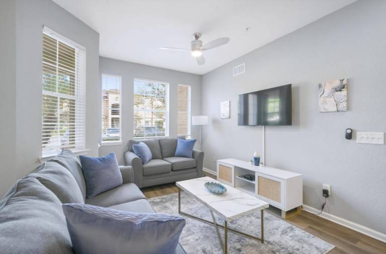 Condo with pool & patio | City view — photo 3