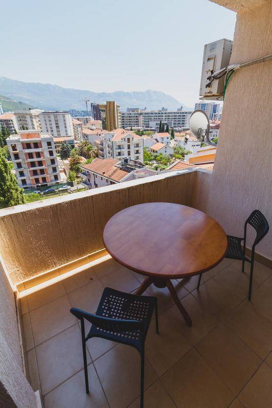 Apartment with terrace — photo 2