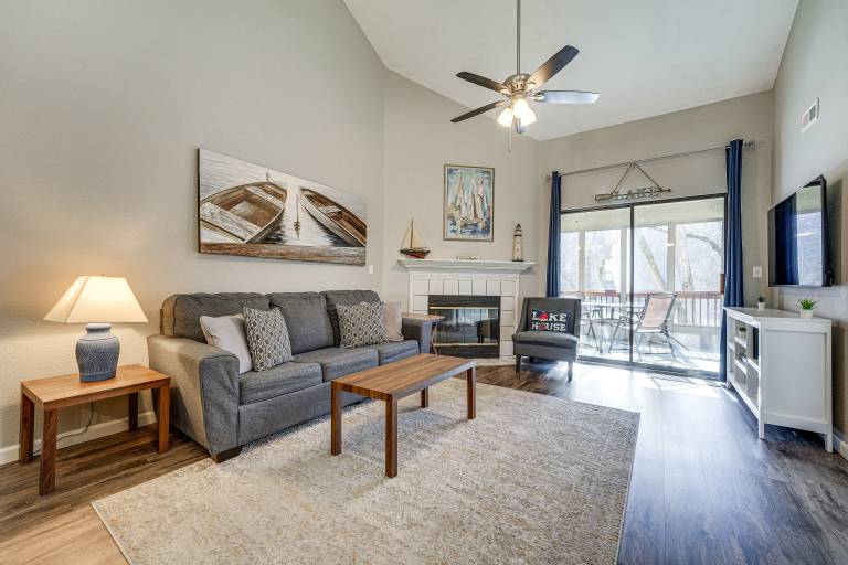 Apartment Hollister