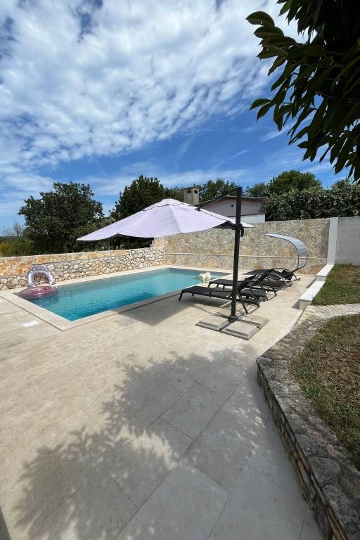 House with BBQ, terrace & private pool — photo 4