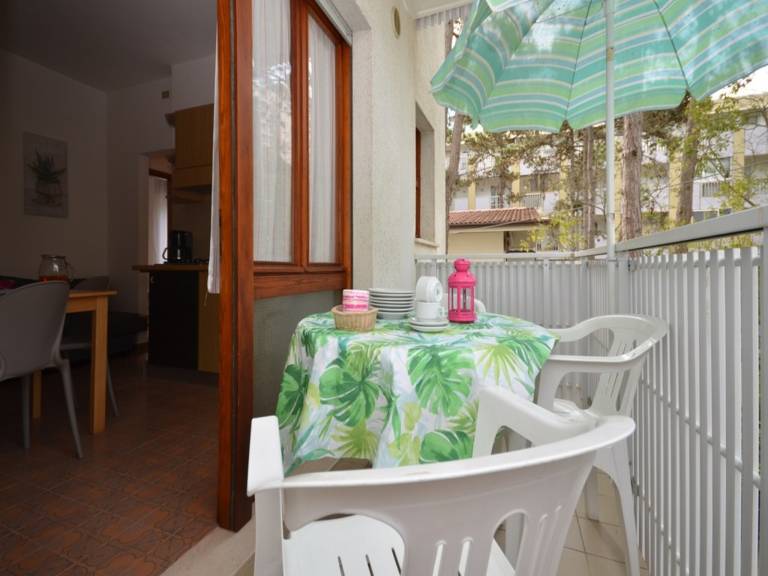 Holiday apartment with patio — photo 2