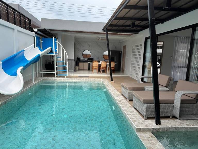 Vacation home with barbecue & pool — photo 4