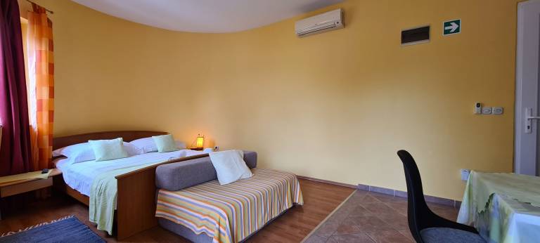 Apartment with pool & patio | Sea view — photo 5