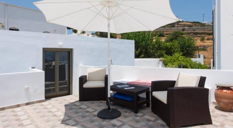 Rental apartment with terrace & yard — photo 3