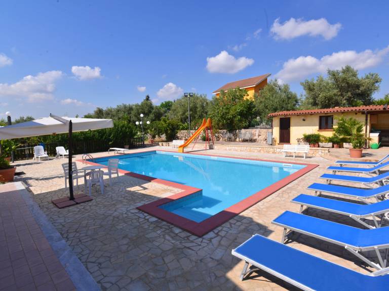 Fully equipped vacation home with patio, private pool & grill | Nature view | Pets allowed — photo 3
