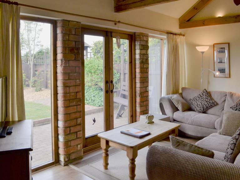 Cottage with yard | River view — photo 4