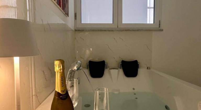Vacation home with jacuzzi — photo 4