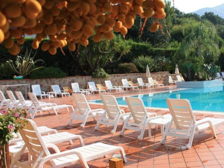 Family-friendly charming apartment with pool, grill & terrace | Pets allowed — photo 2