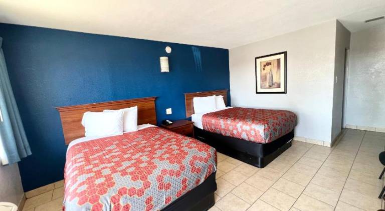 Budget Inn — photo 4