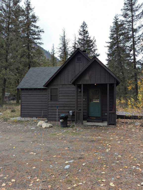 Cabin  Mazama