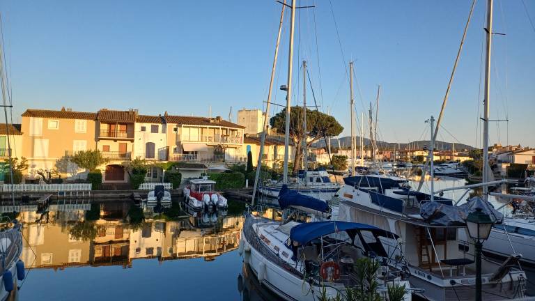 Holiday apartment with patio & yard | Water view — photo 2