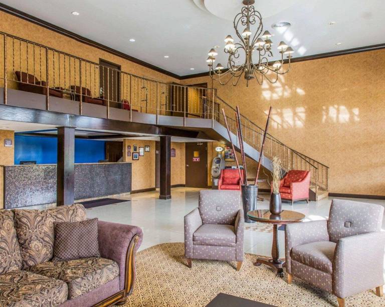 Rodeway Inn & Suites East Windsor in Windsor, CT