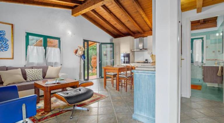 Vacation home with pool — photo 2