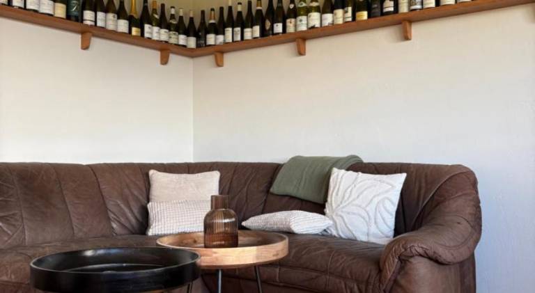 Holiday apartment with patio & yard — photo 3