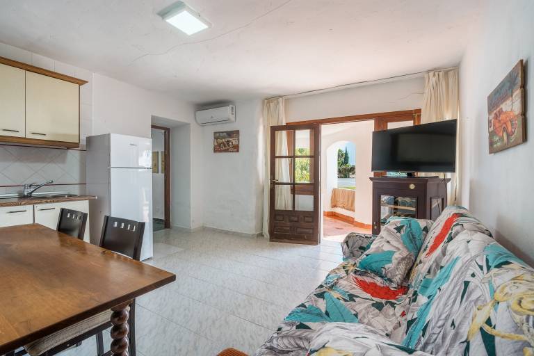 Apartment with pool, garden & patio | Sea view — photo 2
