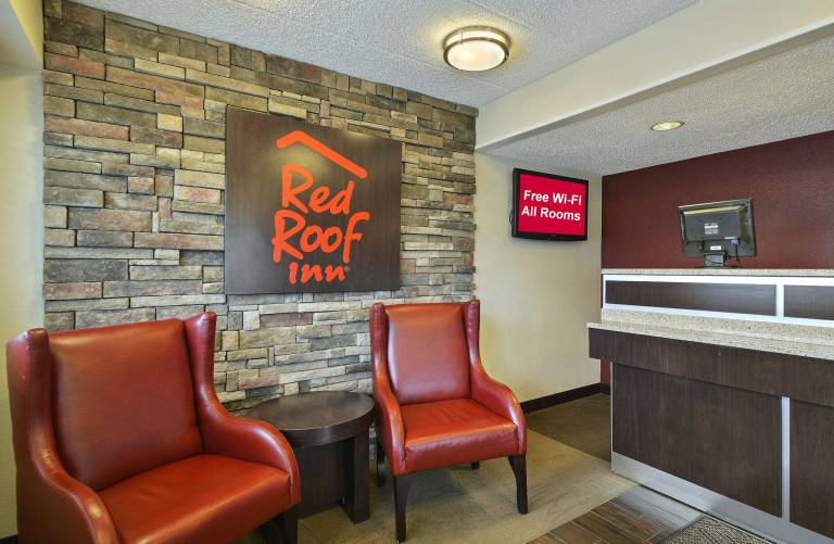 Red Roof Inn Charleston West - Hurricane, WV — photo 3