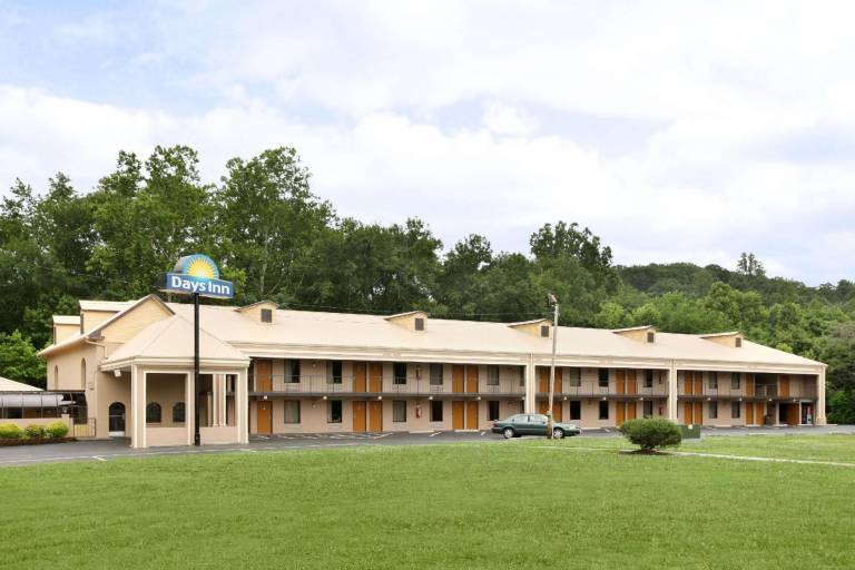 Days Inn by Wyndham Harriman in Harriman, TN