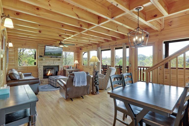 Cabin with hot tub, pool & grill | Mountain view — photo 4