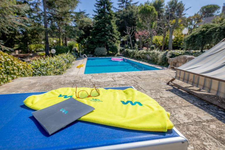 Vacation home with yard & pool — photo 3