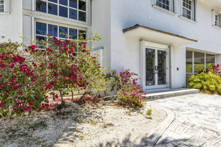 6 Bedroom Ocean Front Estate with Pool in Key Largo — photo 3