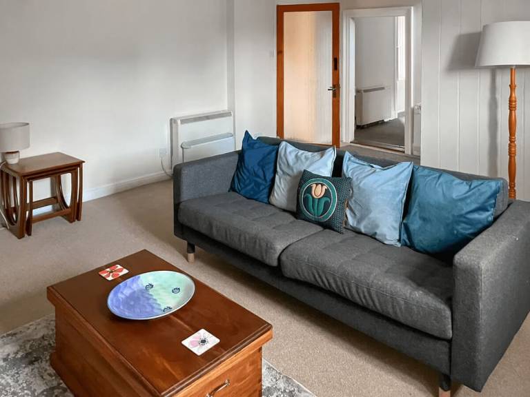 Apartment Tain