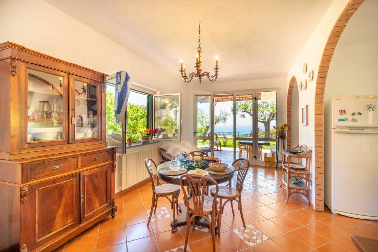 Family-oriented villa with barbecue, patio & garden | Pets allowed — photo 4