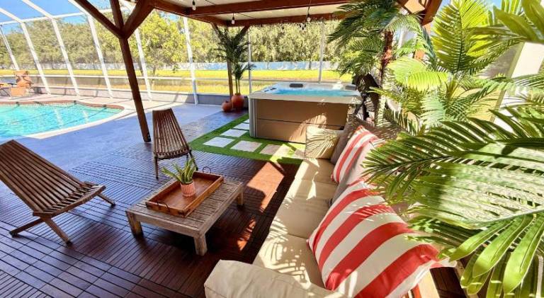 Spacious 5BR Private Home, Private Pool & Salt Water Spa, Minutes from Beaches — photo 3