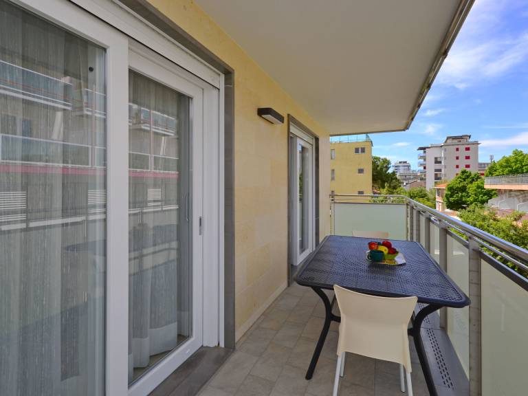 Rental apartment with garden — photo 2