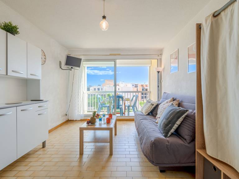 Apartment with terrace — photo 3