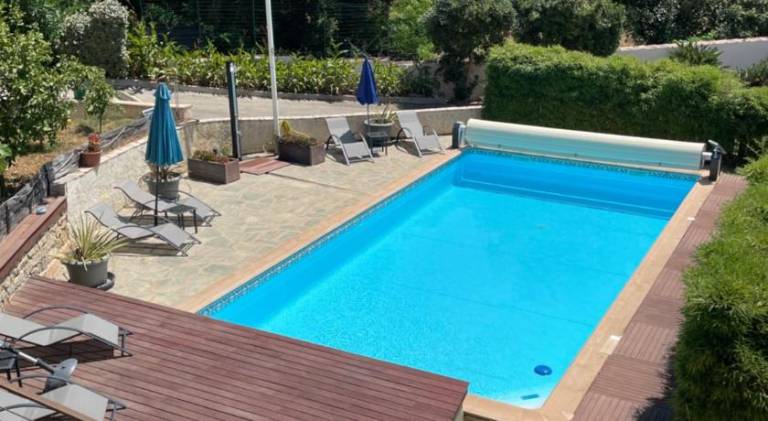 Rental apartment with yard, terrace & private pool — photo 4