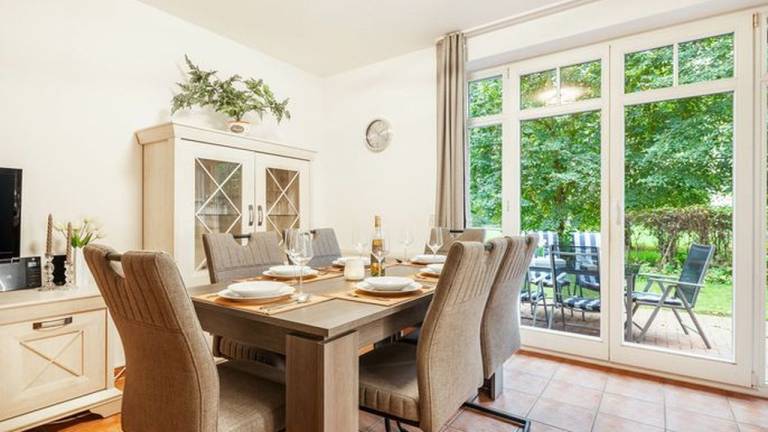     
Ferienhaus ∙ 6 Gäste ∙ 3 Schlafzimmer
