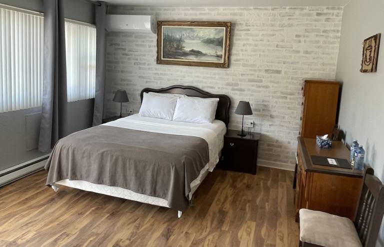 Motel  Berry Mills