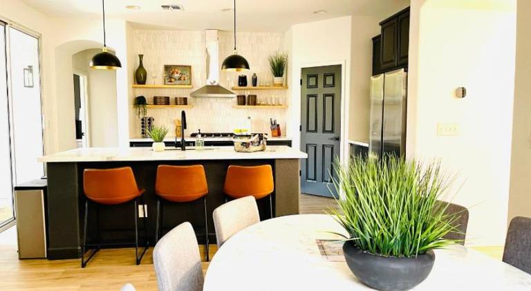 House with 4 rooms for 8 persons in Folsom, CA