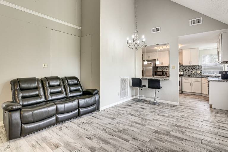 Walk to Creek! Houston Base Near Shops & Eateries in Houston, TX