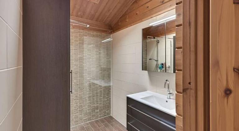 Beautiful lodge with patio, sauna & pool | Pets are welcome — photo 2