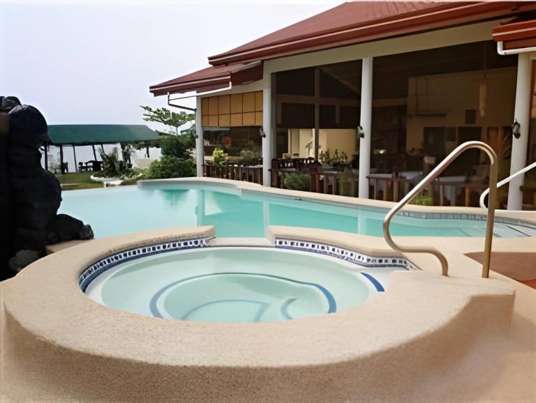 Bonita Oasis Beach Resort in Moalboal